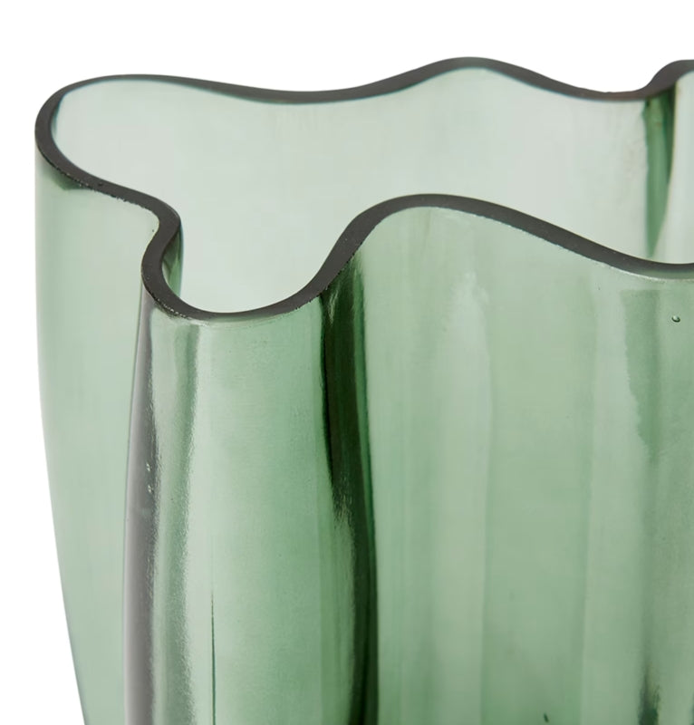 Victoria Vase - 19 x 10 x 18cm