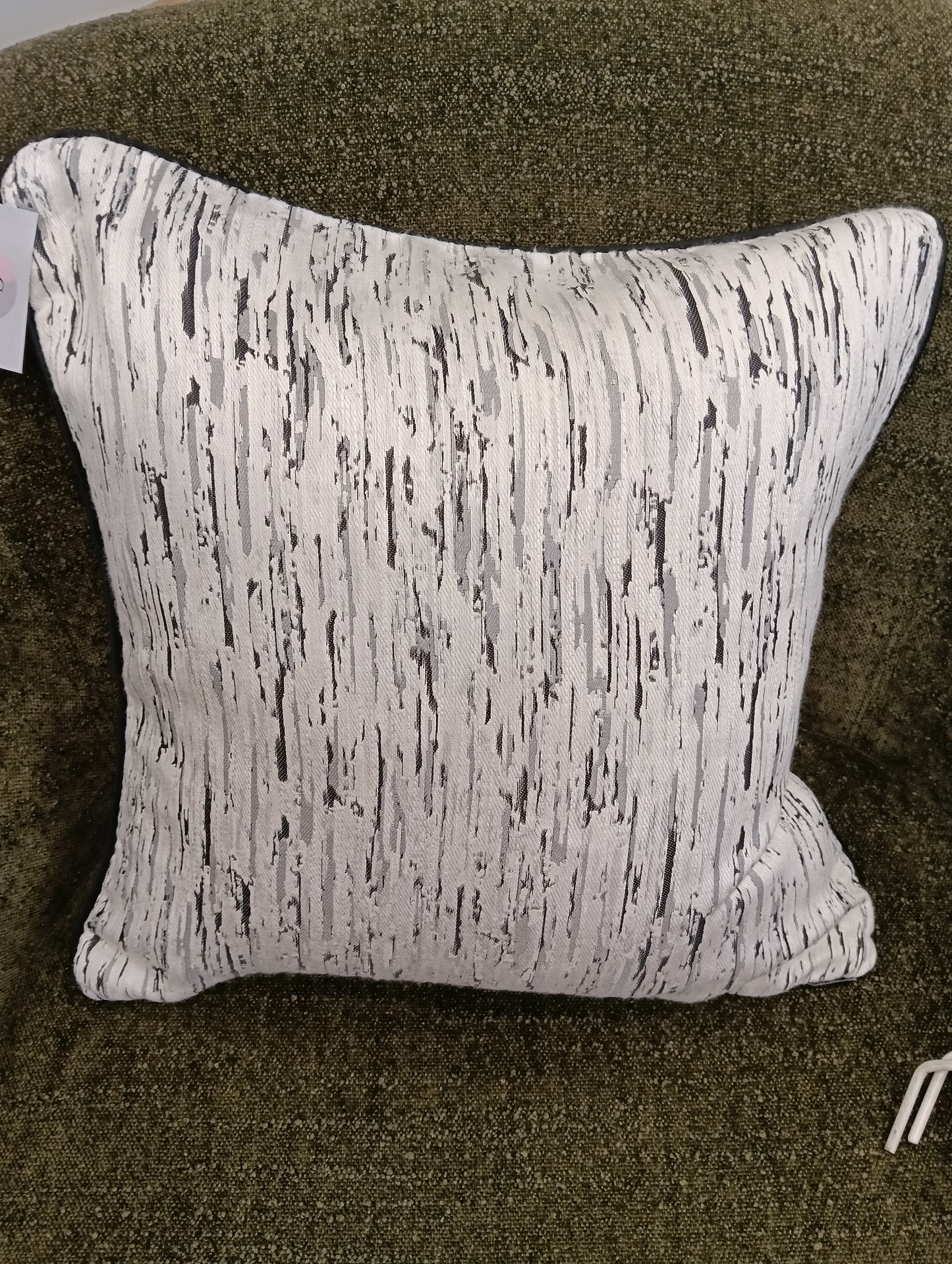 Enigma Cushion black & white