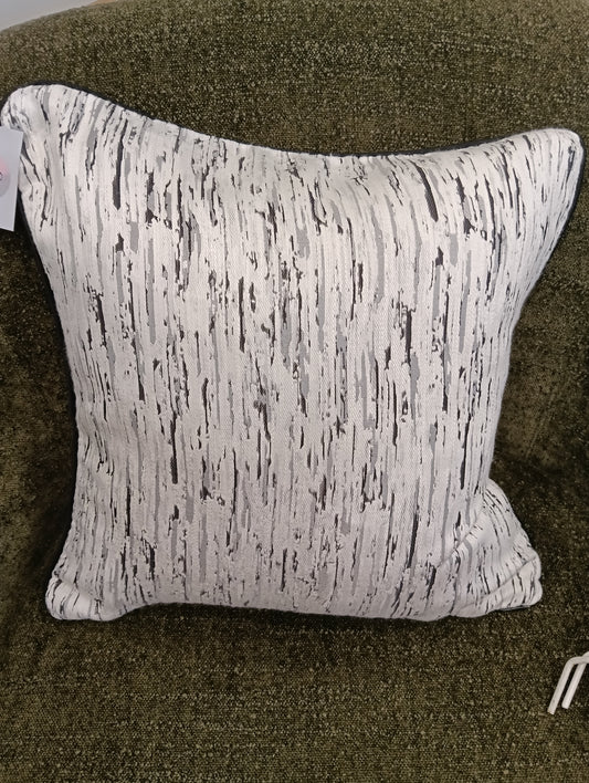 Enigma Cushion black & white