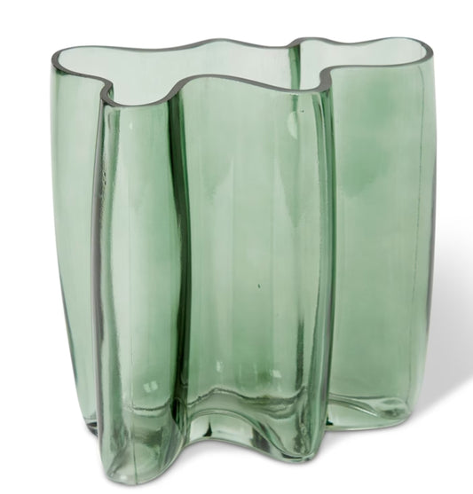 Victoria Vase - 19 x 10 x 18cm